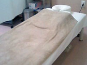 清潔な施術ベッド